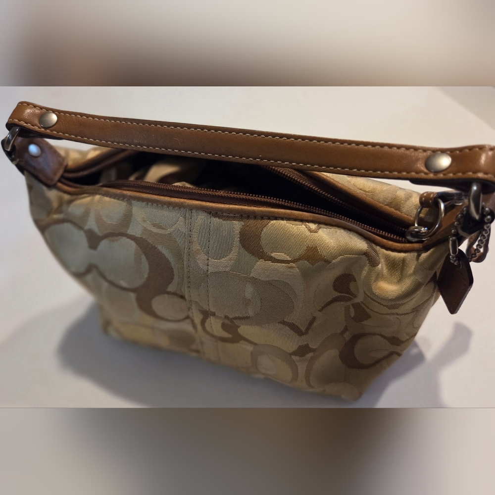 COACH RARE CASINO SIGNATURE & LEATHER TRIM SHOULDER BAG,Brown/Tan.